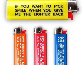 Juego de 4 encendedores – “Si quieres follar, sonríe cuando me devuelvas el encendedor”. Juego de encendedores con estampado - Regalo para tu pareja.