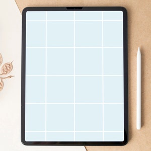 Puede incluir: Una tableta negra con un lápiz blanco sobre una superficie marrón. La pantalla de la tableta está dividida en una cuadrícula de 15 cuadrados.