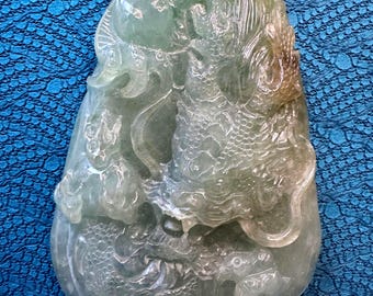 Zertifizierter Drachenanhänger aus eisgrünem Jadeit (Typ A), handgeschnitztes Fei Cui Amulett