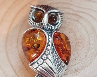 Sterling Silver Owl Brooch  - Orange Amber or Green Amber Great detail