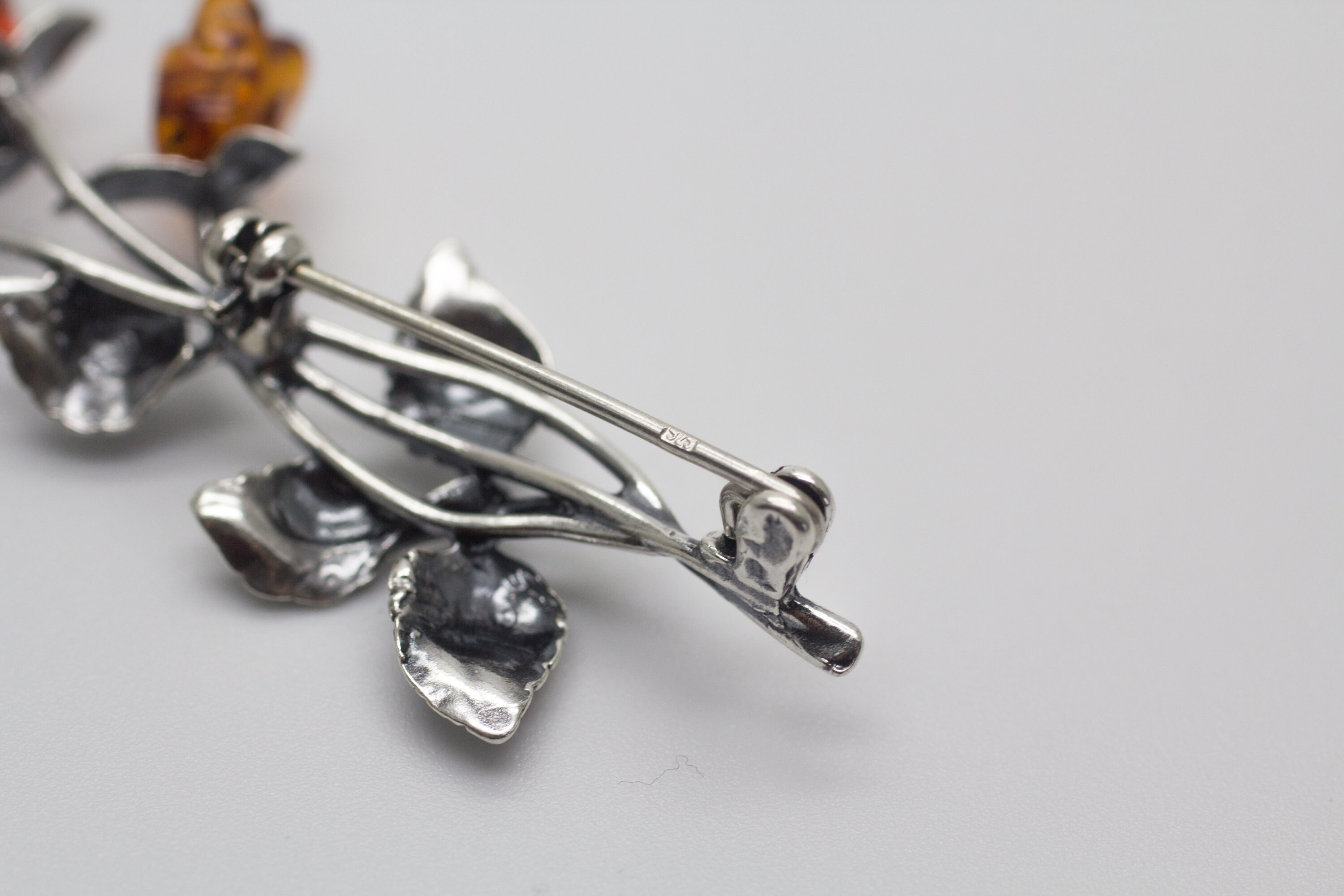 Broche En Argent Massif Et Ambre Art - Occasion, Couleur Argenté, Pièce Unique Vintage
