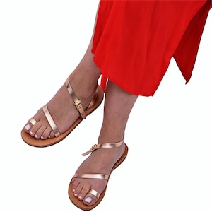 Toe Ring Leather Sandals For Woman/Minimal Strappy Sandals With Leather Sole/Ankle Strap Sandals/sandales avec semelle en cuir