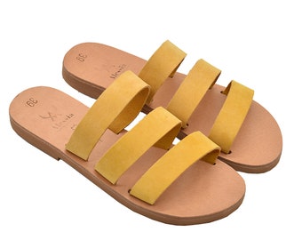 Sandalias de cuero nobuk amarillo - Sandalias planas mostaza de triple tira - Sandalias griegas hechas a mano - Sandalias planas de cuero suave - Sandalias planas de verano para mujer