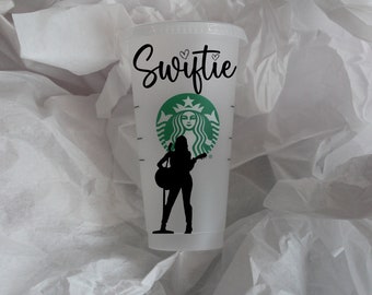 Vaso de Starbucks personalizado con la temática de Taylor Swift para tus sorbos con estilo