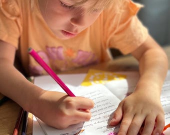 Lesehilfe für Kinder | Lineal für Schule | Bunte Acryl Anhänger | Schulanfang Geschenk | Geschenk zum Schulbeginn