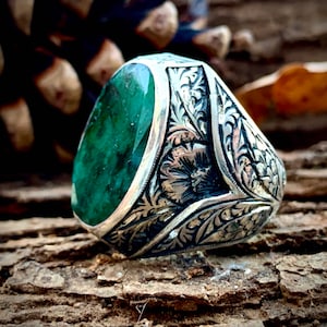 Engraved 925 Silver Men&#39;s Ring: Green Jade Gemstone