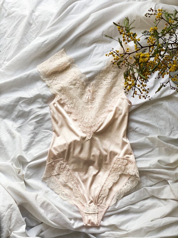 Vintage lace romance essential bodysuit