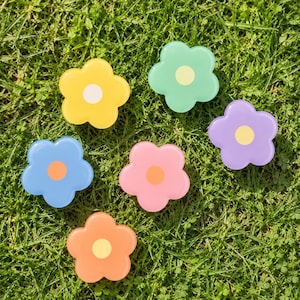 Agarre para teléfono Flor Epoxy Diferentes colores Soporte para teléfono Accesorios de primavera hechos a mano