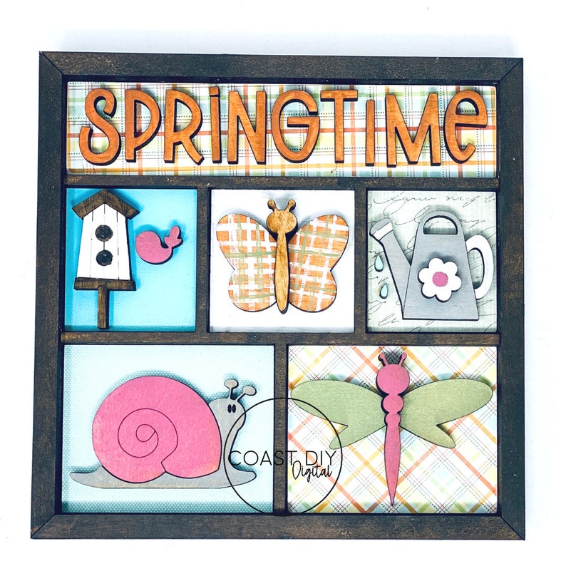 K&ouml;nnte beinhalten: Ein Holzschild mit dem Wort "SPRINGTIME" in Holzbuchstaben. Das Schild zeigt ein Vogelhaus, einen Vogel, einen Schmetterling, eine Gie&szlig;kanne, eine Schnecke und eine Libelle. Der Hintergrund jedes Bildes ist eine andere Farbe oder ein anderes Muster.