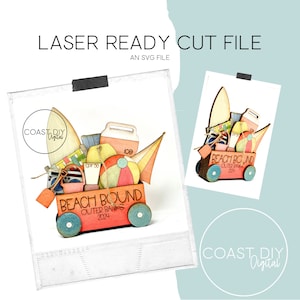 以下が含まれることがあります： ビーチアイテムでいっぱいの木製ワゴン用のレーザーカットファイルデザイン。ワゴンは赤で青い車輪が付いており、「ビーチバウンドアウターバンクス2024」と書かれています。ワゴンには、サーフボード、ビーチパラソル、クーラー、ビーチおもちゃ、バケツが入っています。