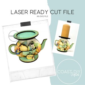 Puede incluir: Una tetera de color verde azulado y verde con un diseño floral y las palabras "Té" y "Miel" en ella. La tetera es un archivo de corte láser para manualidades.