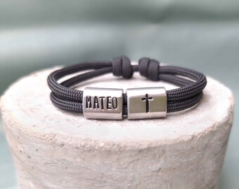 Kommunion Armband Junge Kreuz, personalisiert, Gravur mit Hand gestempelt, Geschenk zum Geburtstag, Taufe, Konfirmation