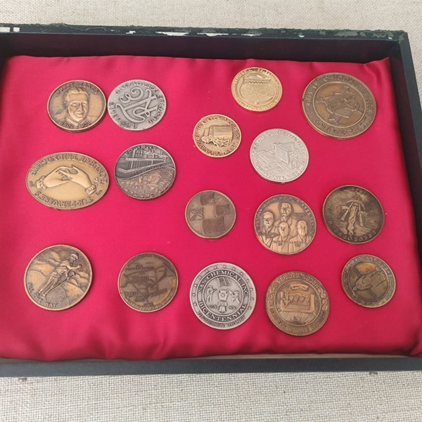 Lot of 16 different American medals from the 70's / American medals / Collectible medals