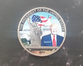 TRUMP & MELANIA coins / 2 Silver plated coins with figures of former US President Donald Trump and his wife Melania