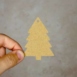 Étiquettes Kraft d’arbre de Noël blanc / brun recyclées - Étiquettes de prix, Étiquettes suspendues, Étiquettes cadeaux, Étiquettes de Noël, Étiquettes simples avec trou