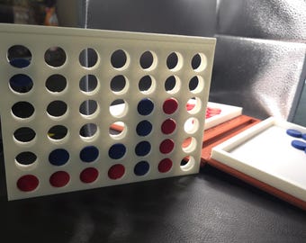 Jeu Connect 4 personnalisable imprimé en 3D | Format voyage quatre de suite | Jeu de société de stratégie portable | Cadeau pour une soirée jeux en famille