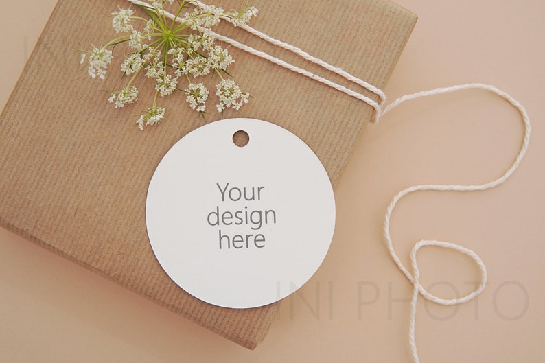 Download Round label mockup gift tag mockup blank round tag mockup ...