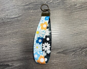 Daisy Wristlet Lanyard Keychain Color | Double-sided Flower Design | Key Strap for Wristlet Keychain  | ID Badge