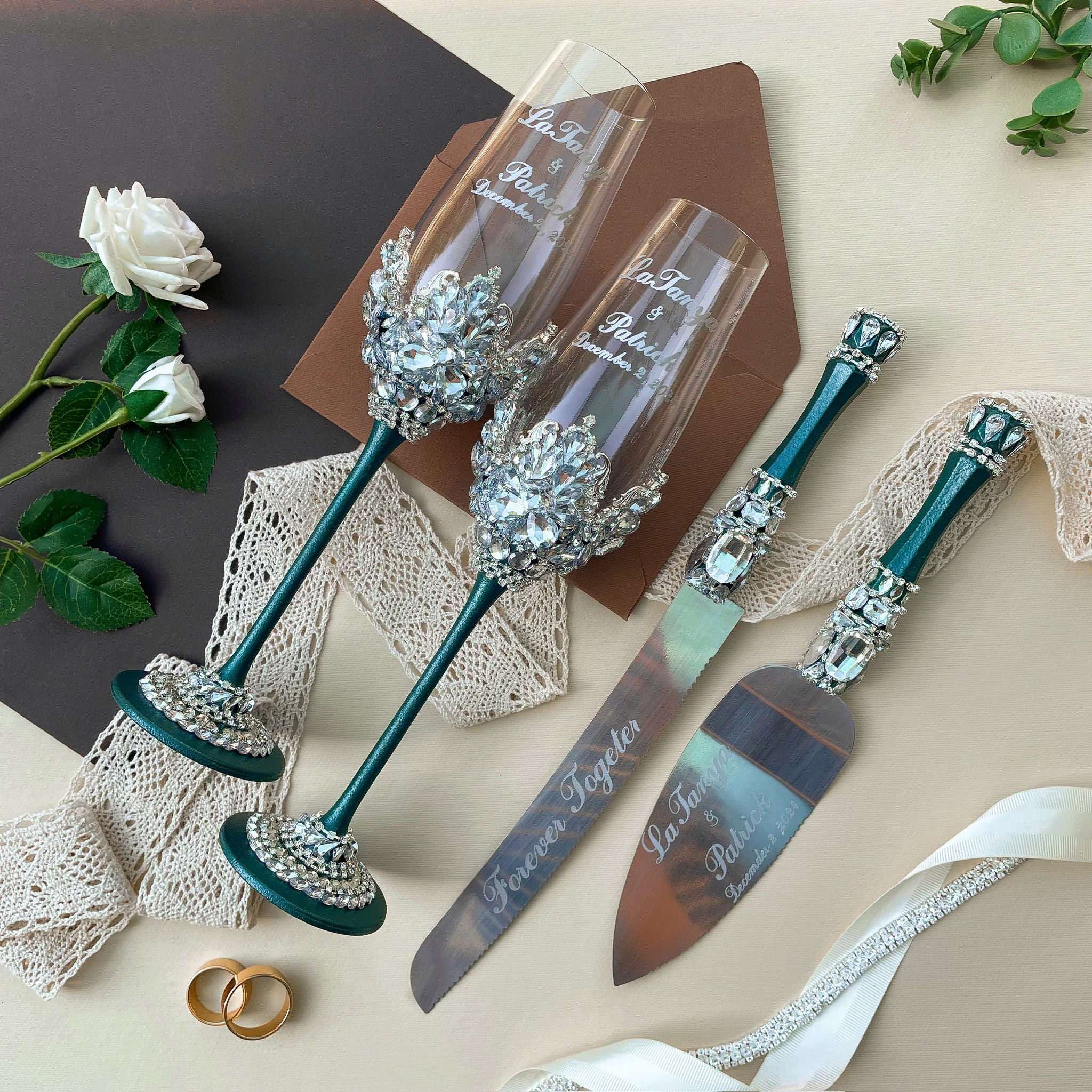 Engraved wedding Glasses and cake cutting set, wedding flutes and cake serving set, personalized champagne glasses, knife and sever
