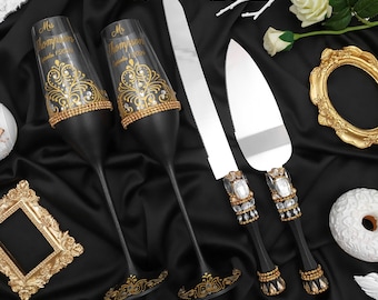 Black cake cutting set and wedding glasses,  wedding flutes for bride and groom, black  cake cutter set, engraved toasting glasses