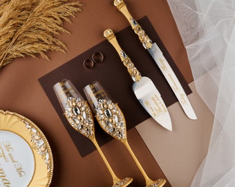 Gold wedding cake cutting set and glasses,50th wedding anniversary, wedding gold flutes, gold wedding engraved,wedding cake knife and server