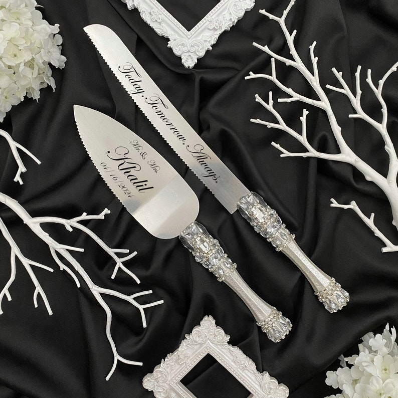 wedding cake cutting set, personalized glasses, cake serving set, wedding cake knife and flutes for bride and groom Knife+server