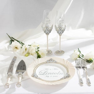 Personalized wedding glasses and cake cutting set, engraved champagne flutes, cake serving set, wedding cake knife and server lazer engraved
