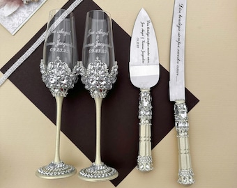 Personalized Ivory Wedding Cake Cutting Set with Champagne Flutes
