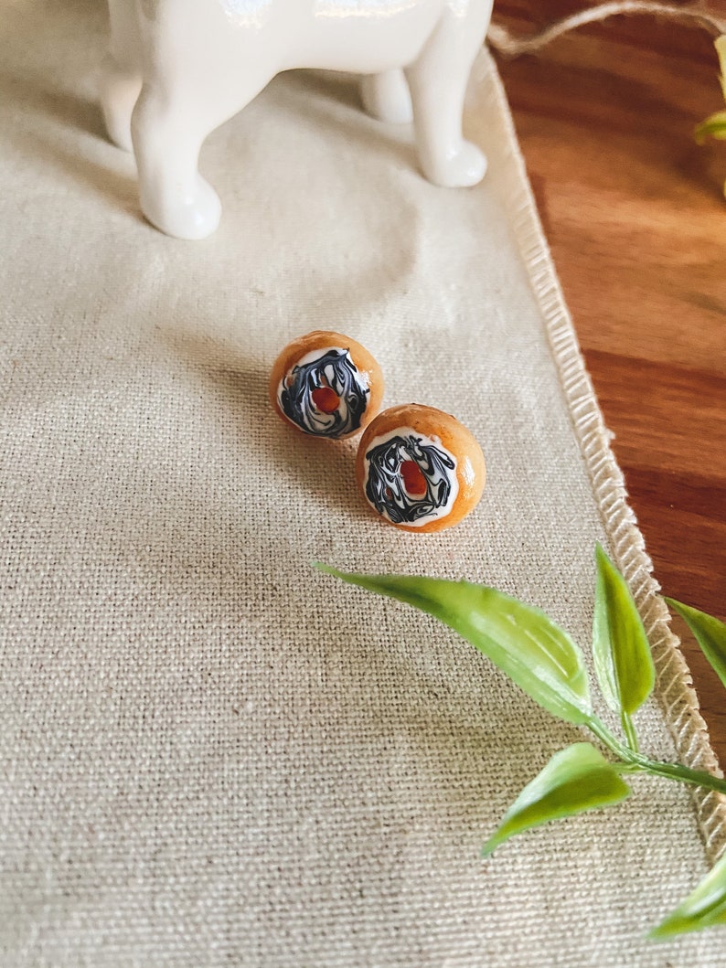 donut stud earrings