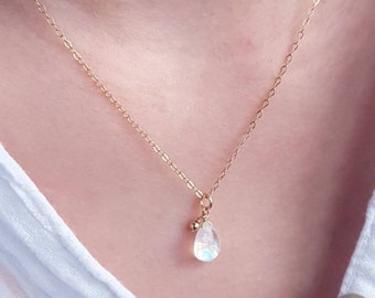 Collar de piedra lunar natural y oro laminado de 14k, joyería artesanal única para mujer, regalo ideal de cumpleaños o boda.