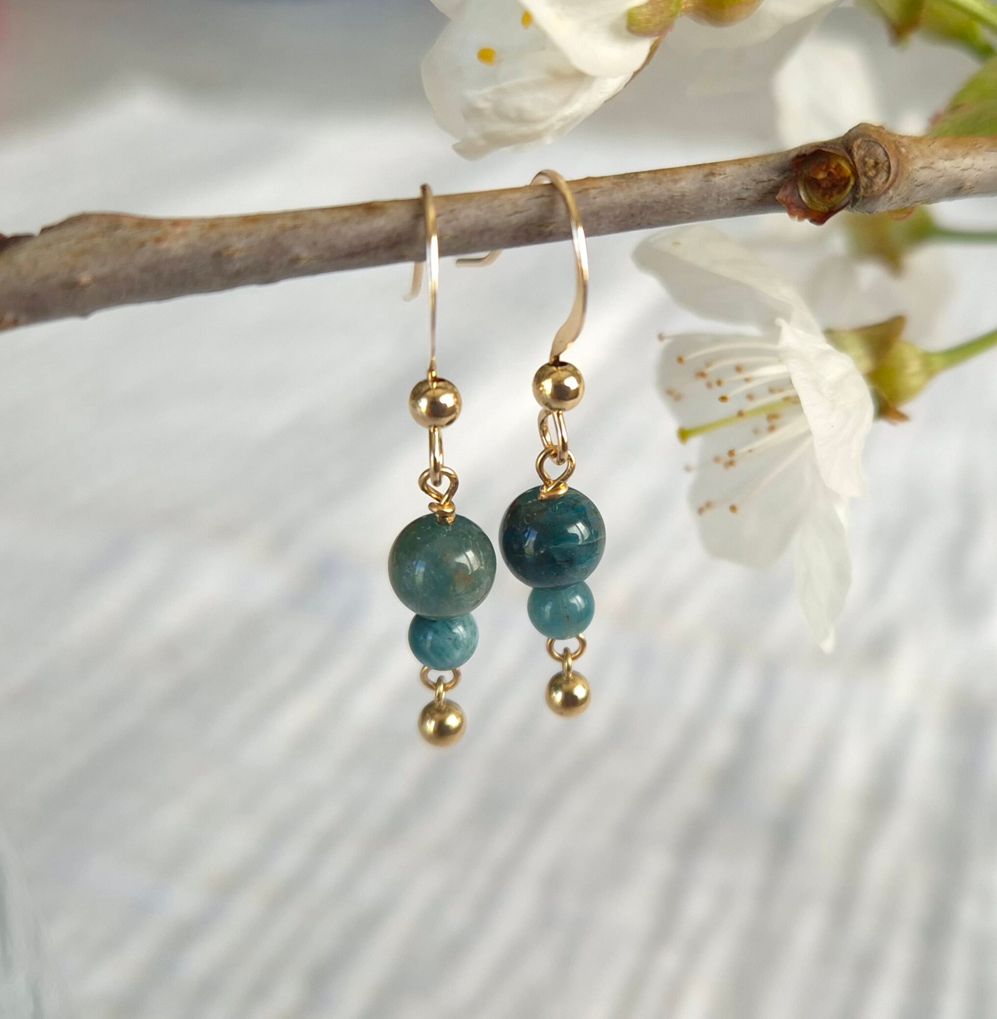 Boucles D'oreilles Pendantes Femme – Apatite Bleue Et Doré – Clous Acier Inoxydable