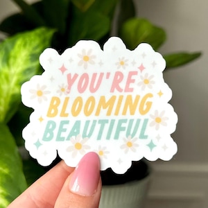 You're Blooming Schöne wasserdichte Aufkleber, Aufkleber für psychische Gesundheit, Selbstliebe Geschenke, handgezeichnete Kunst, Geschenk für die beste Freundin, starke Frauen