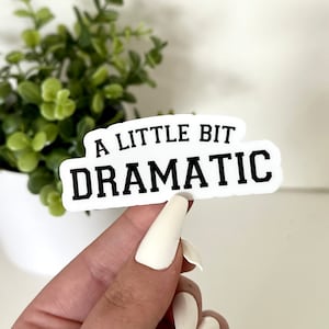 Naklejka wodoodporna "A Little Dramatic", urocze naklejki, modna i popularna naklejka, naklejka na butelkę z wodą, naklejka na kubek, prezenty Y2K