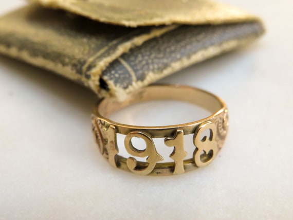Antique 1918 Yellow Gold Band - image 5