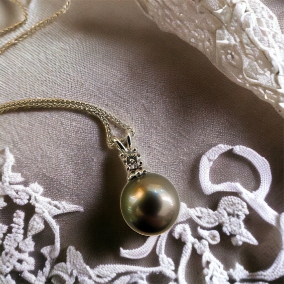 Tahitian pearl necklace and - Gem