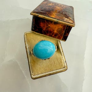 Vintage 14K Gold Oval Turquoise Cabochon Ring
