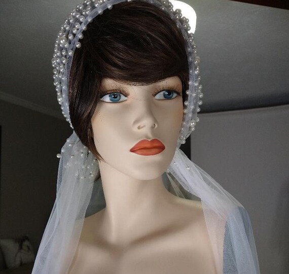 Vintage Pearl Beaded Crown Wedding Vail Vintage Beaded Pearl Crown Floral Lace White Netting Bridal  main image 2