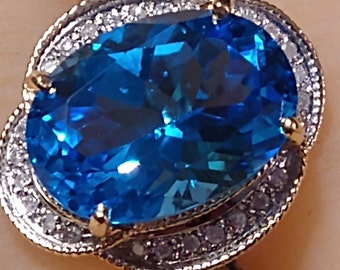 Blue topaz and Diamond Ring/Vintage 1980s/14 Carat Stone/.25 Diamond cwt/Estate Find! Stunning! Blue color is Mesmerizing! Make It yours!!