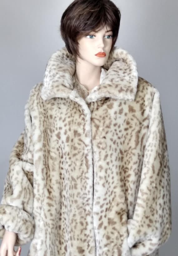 Faux Fur Coat dennis Basso Designer soft and Plush new never Worn