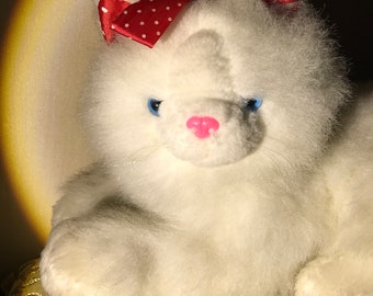 Gatto giocattolo di peluche grande bianco vintage anni '90 con fiocco rosso