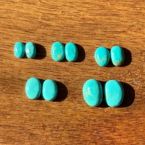Prachtige natuurlijke Arizona lichtgroene turkoois ongekalibreerde cabochons (10 stuks per verpakking)