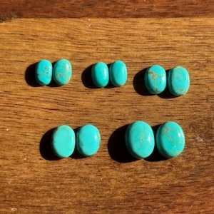Prachtige natuurlijke Arizona medium groene turkoois ongekalibreerde cabochons (10 stuks per verpakking)
