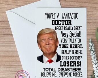 Könnte beinhalten: Eine humorvolle Grußkarte mit einem Foto von Donald Trump und dem Text "You're a Fantastic Doctor. Great, Really Great. Very Special! Very Talented. Yuge Heart. Really Terrific. Other Doctors? Losers! Total Disasters! Believe Me. Everyone Agrees."