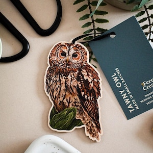Wooden Tawny Owl Hanging Decoration % Unique Facts on Reverse, Perfect for Nature Lovers & Home Decor, Gift Idea for Bird Enthusiasts