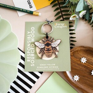 Tolle Gelbe Hummel Schlüsselanhänger | Handmade Holz Schlüsselanhänger Geschenk | Niedliches Bienen Accessoire | Naturliebhaber | Umweltfreundliches Dekor