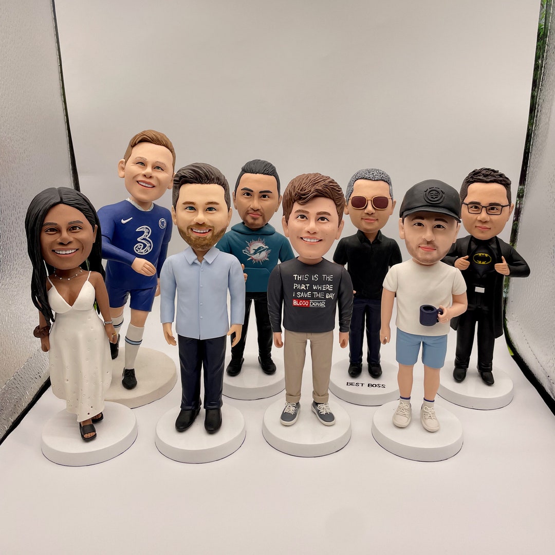 Custom Personalized Bobbleheads, Corporate Gift Sets, Personalized