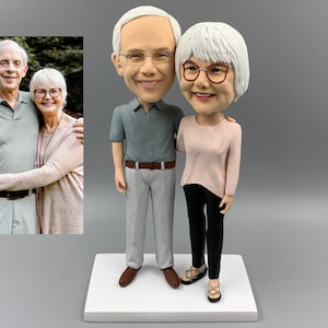 Anpassad 50-årsjubileums-bobblehead: Personlig polymerlera-parfigur bild 1