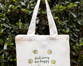 Glad tygväska med bi | söt vårtygväska | present till henne | present till mamma | tygväska med naturmotiv och blommotiv med bi | present till honungsbi | present till biälskare