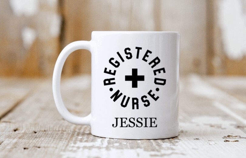 Tazza per infermieri con nome personalizzato - Tazza personalizzata per infermieri, regalo per infermieri, regalo di laurea per studenti infermieri, operatore sanitario unico - Italia
