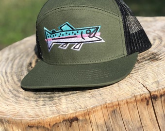 Cappello da camionista a 7 pannelli Rainbow Trout – Elegante berretto da pesca per amanti dell'outdoor e pescatori